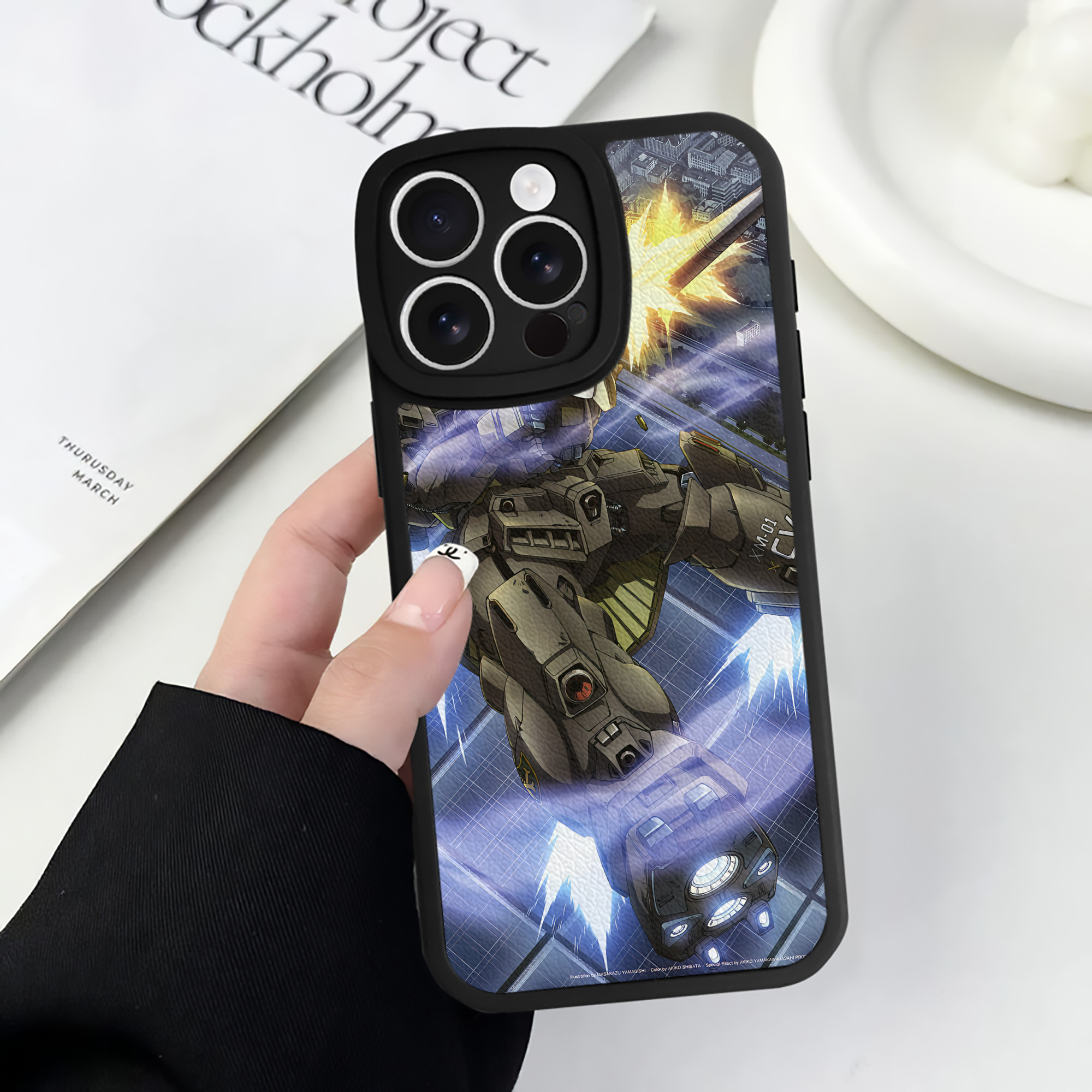 （画像用） 機動戦士ガンダム Mobile Suit Gundam 【iPhone 16シリーズ対応】シリコンスマホケース（レザー調） 材質：シリコン